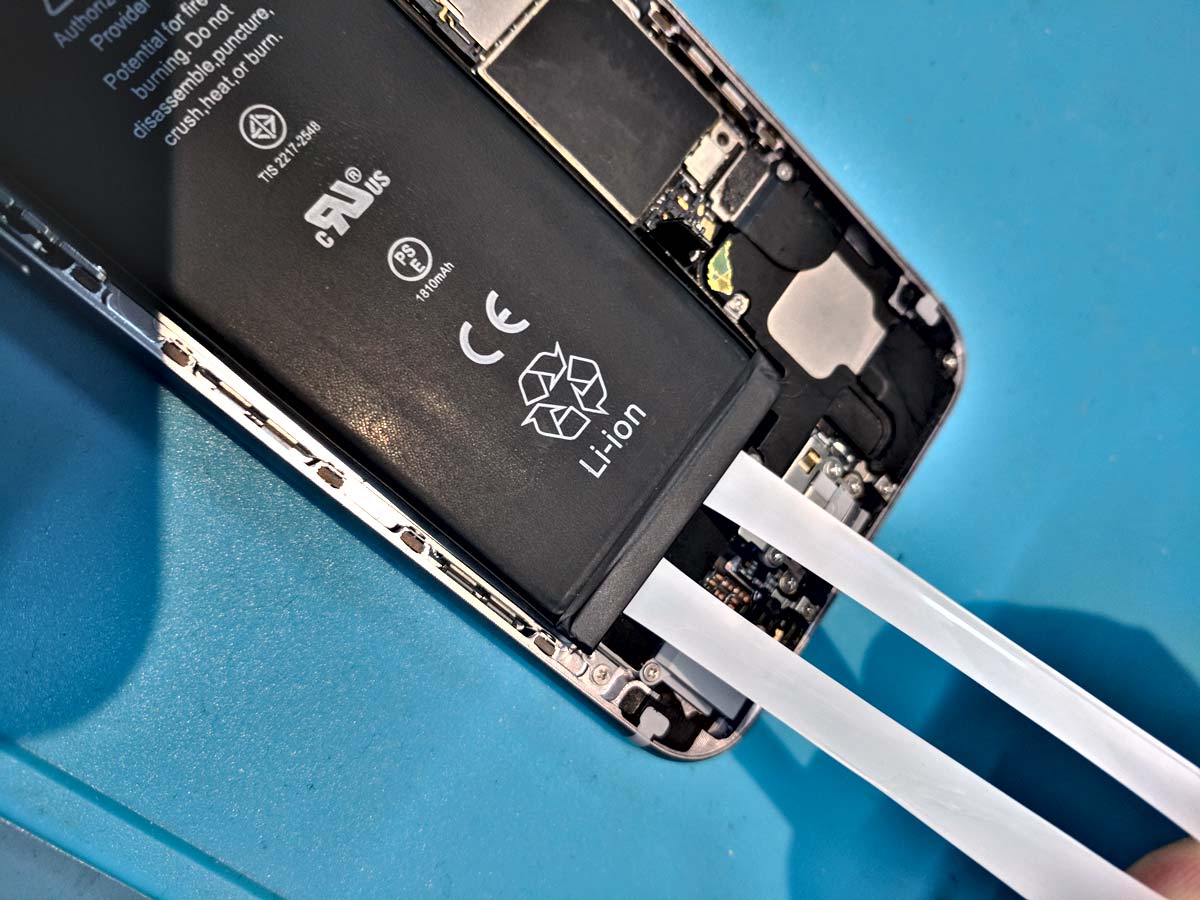 Mac Repair Dundee & St Andrews Your iPhone Battery and Apple’s “Slowdown”